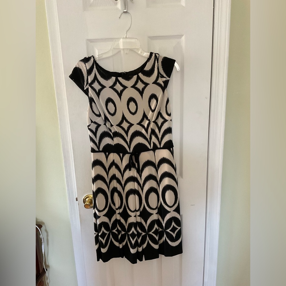 Taylor Black and Cream Circle Pattern Midi Dress